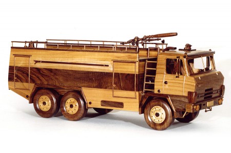 Drevený model - hasičská cisterna TATRA 815